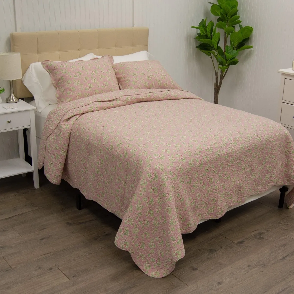 Strawberry Garden 3-Piece Quilt Set - Queen